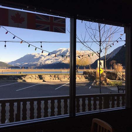Spring Villa Hotel Harrison Hot Springs Buitenkant foto