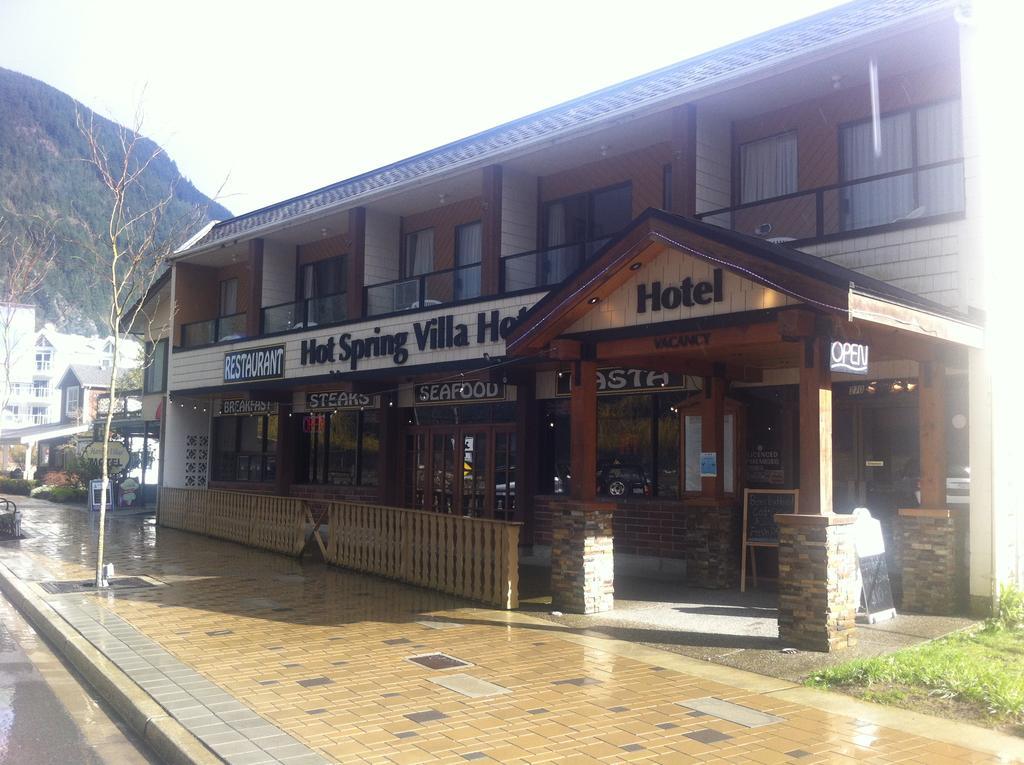 Spring Villa Hotel Harrison Hot Springs Buitenkant foto