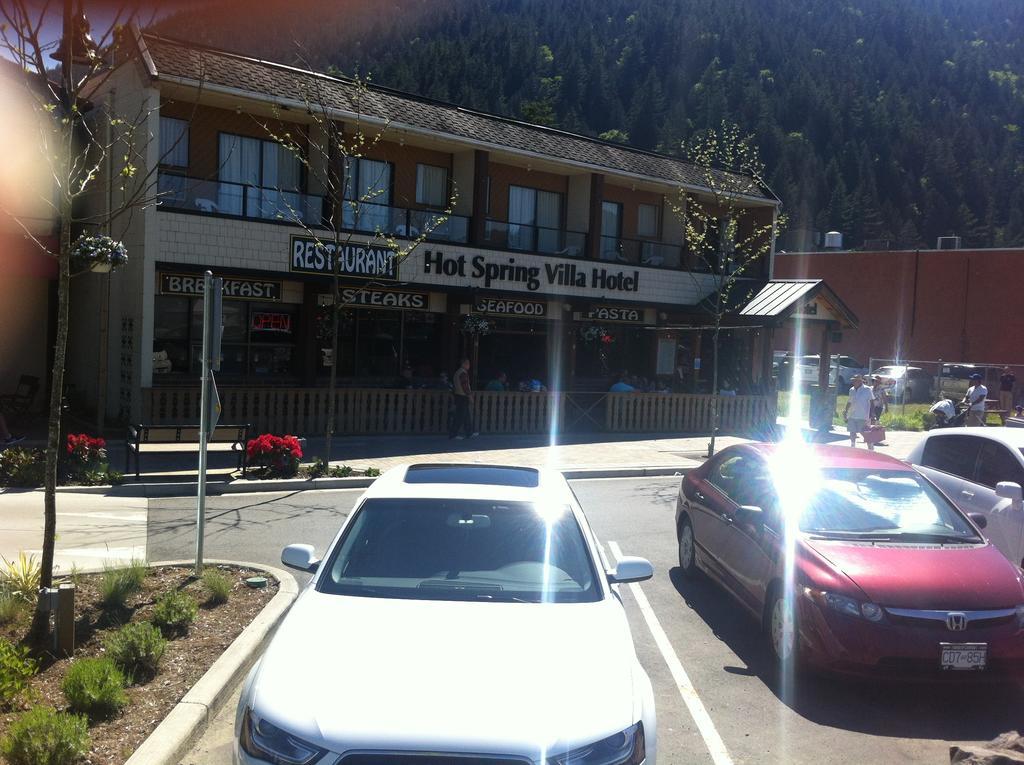 Spring Villa Hotel Harrison Hot Springs Buitenkant foto