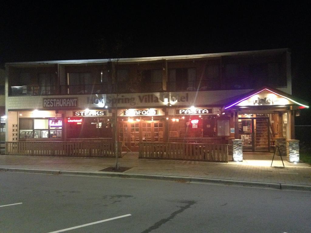 Spring Villa Hotel Harrison Hot Springs Buitenkant foto