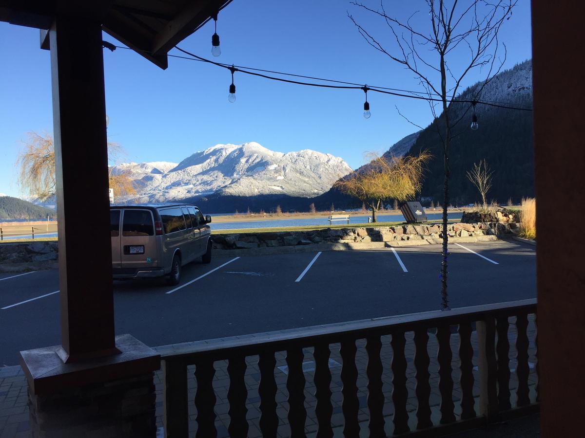 Spring Villa Hotel Harrison Hot Springs Buitenkant foto