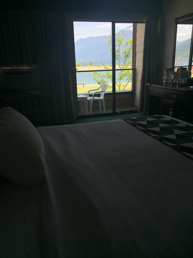 Spring Villa Hotel Harrison Hot Springs Buitenkant foto