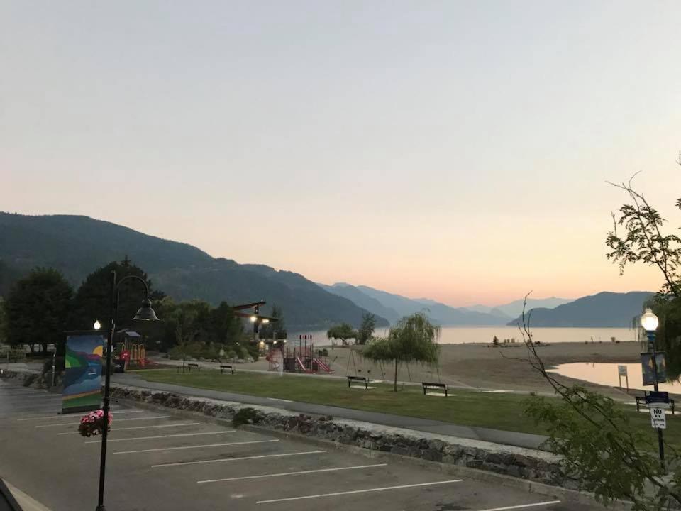 Spring Villa Hotel Harrison Hot Springs Buitenkant foto