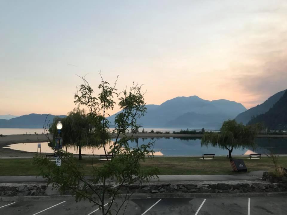 Spring Villa Hotel Harrison Hot Springs Buitenkant foto