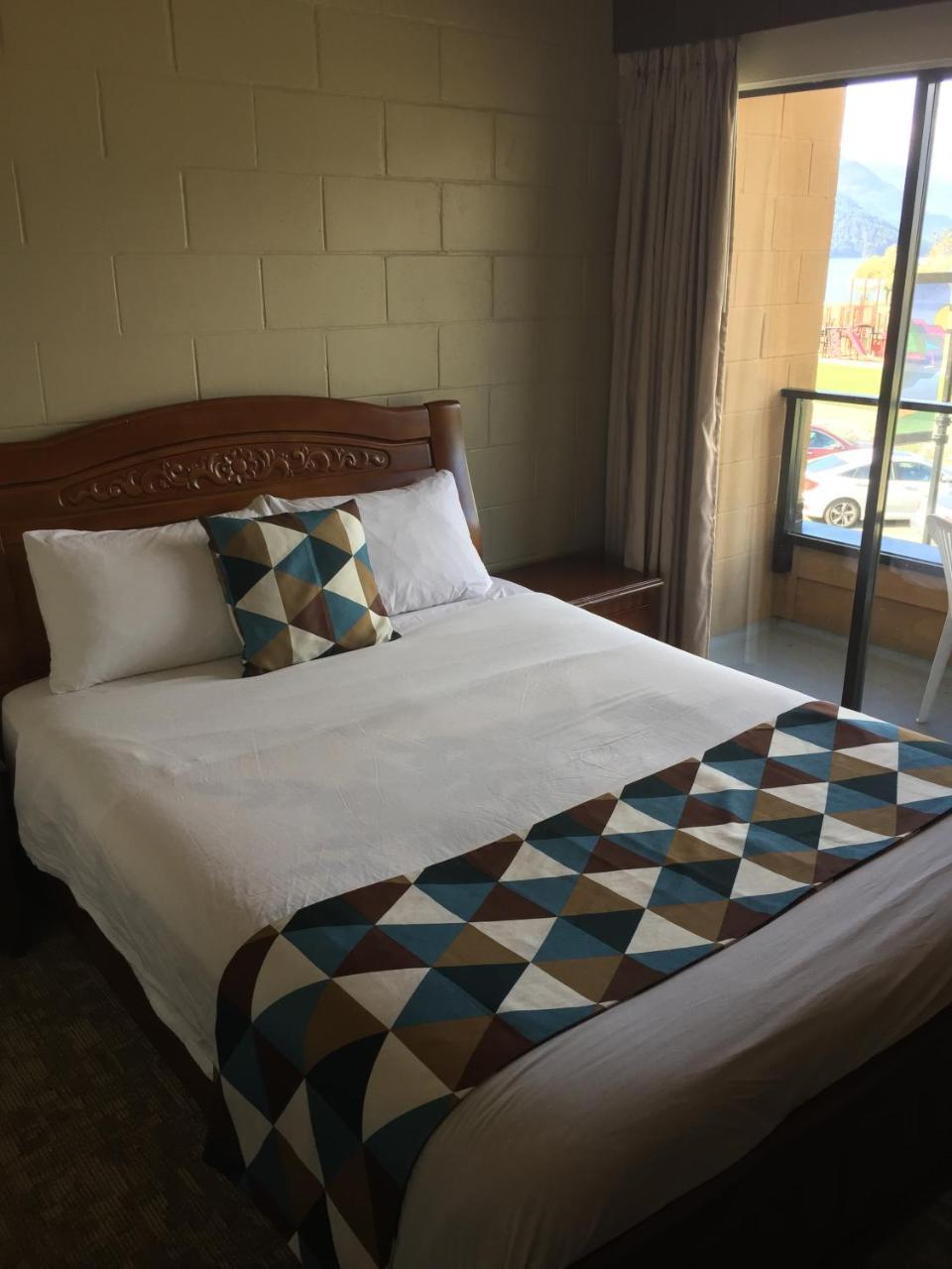 Spring Villa Hotel Harrison Hot Springs Buitenkant foto
