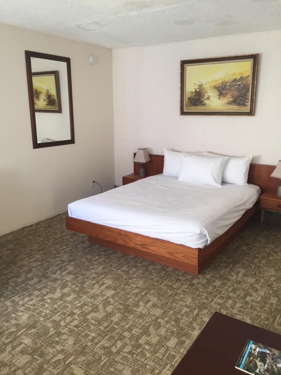 Spring Villa Hotel Harrison Hot Springs Buitenkant foto